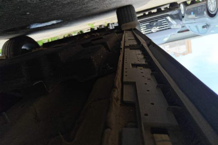 Used Hongqi HS3 2024 1.5T Shanwei Edition Left Side Sill