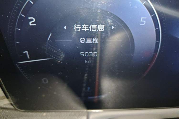 Used Hongqi HS3 2024 1.5T Shanwei Edition Odometer Close Up
