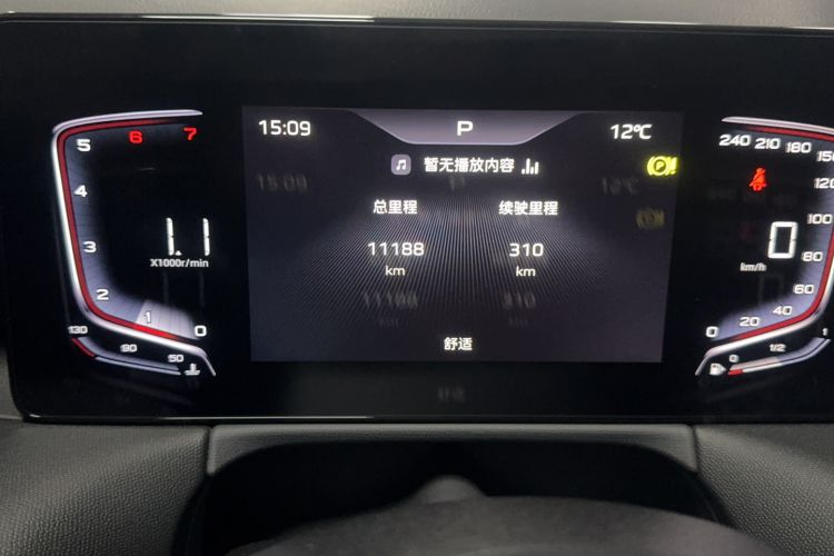 Used Hongqi HS3 2024 1.5T Zhiwei Edition Odometer Close Up