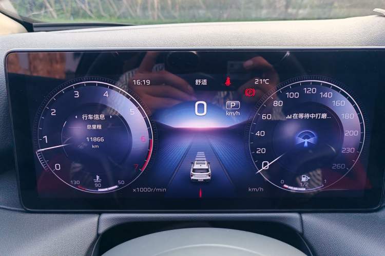 Used Hongqi HS3 2024 1.5T Shanwei Edition Odometer Close Up