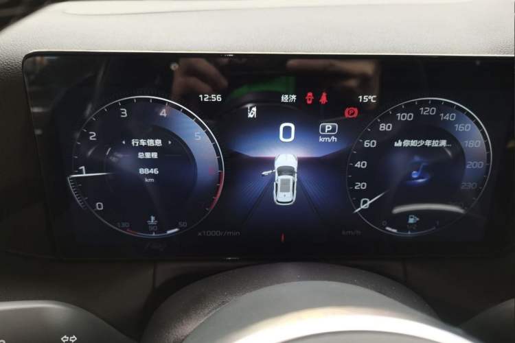 Used Hongqi HS3 2024 1.5T Shanwei Edition Odometer Close Up