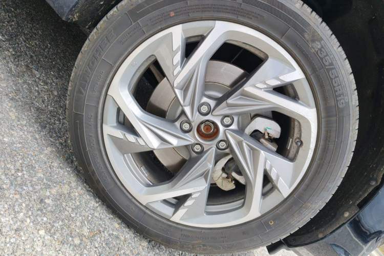 Used Hongqi HS3 2024 1.5T Shanwei Edition Right Front Wheel Hub