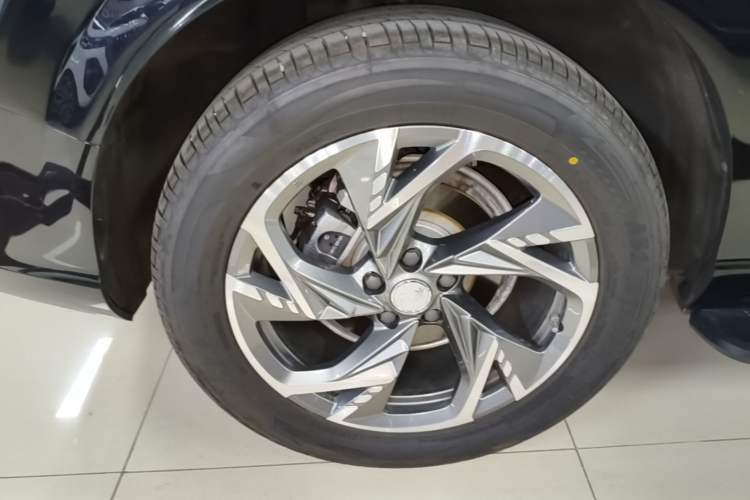 Used Hongqi HS3 2024 1.5T Shanwei Edition Right Rear Wheel Hub