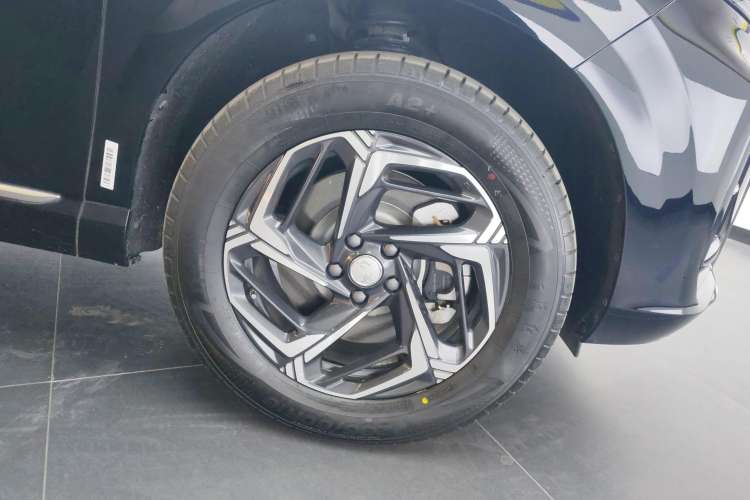 Used Hongqi HS3 2024 1.5T Shanwei Edition Right Rear Wheel Hub