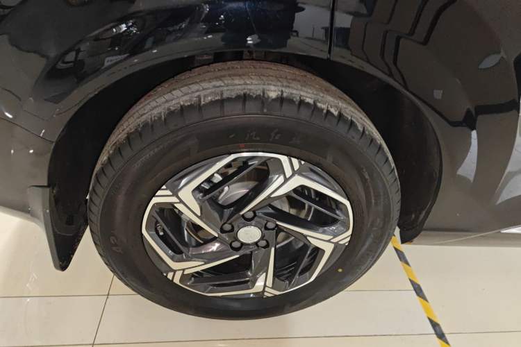 Used Hongqi HS3 2024 1.5T Shanwei Edition Right Rear Wheel Hub