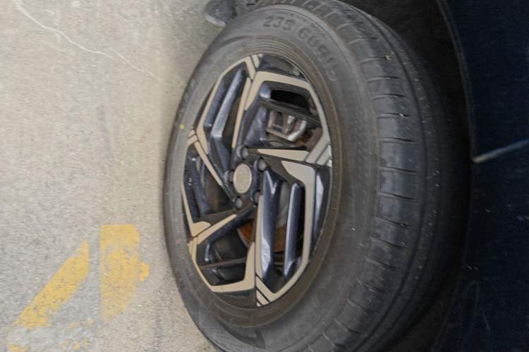 Used Hongqi HS3 2024 1.5T Shanwei Edition Right Rear Wheel Hub