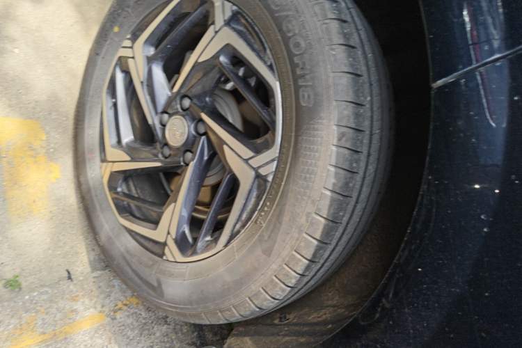 Used Hongqi HS3 2024 1.5T Shanwei Edition Right Rear Wheel Hub