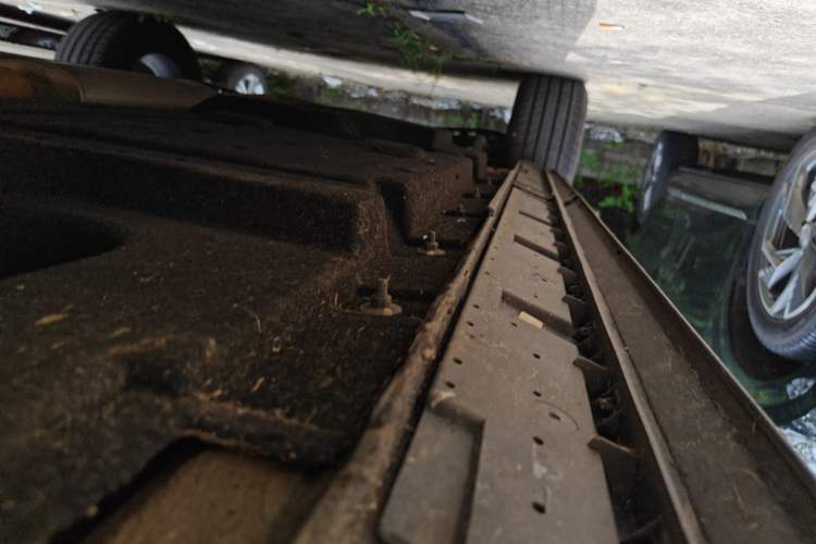 Used Hongqi HS3 2024 1.5T Shanwei Edition Right Side Sill