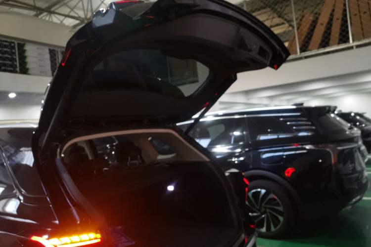Used Hongqi HS3 2024 1.5T Shanwei Edition Trunk
