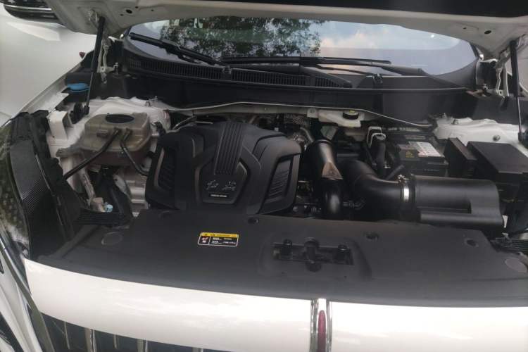 Used Hongqi HS3 2024 1.5T Shanwei Edition Engine Bay Right