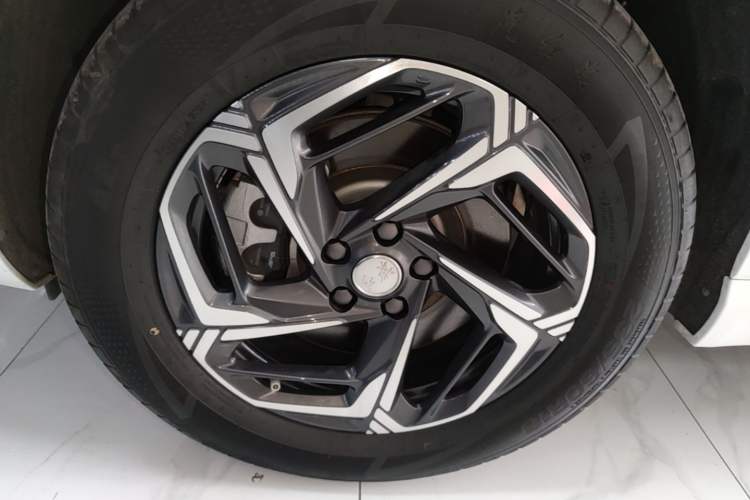Used Hongqi HS3 2024 1.5T Shanwei Edition Left Front Wheel Hub