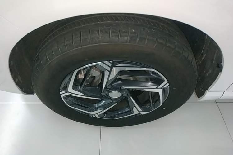 Used Hongqi HS3 2024 1.5T Zhiwei Edition Left Front Wheel Hub