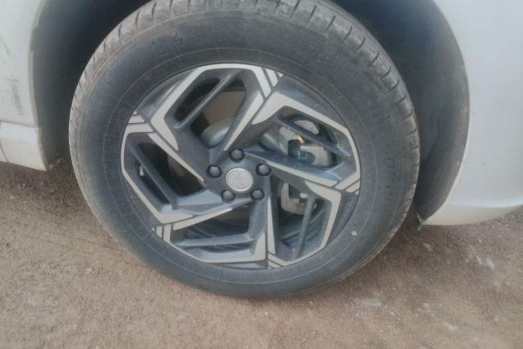 Used Hongqi HS3 2024 1.5T Zhiwei Edition Right Front Wheel Hub