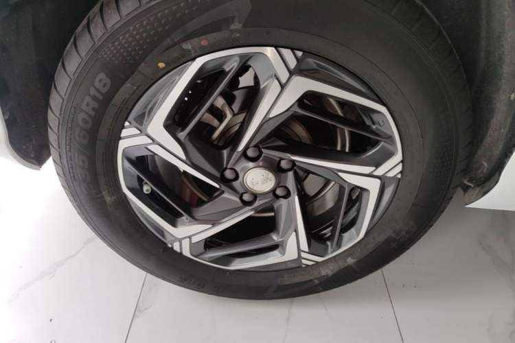 Used Hongqi HS3 2024 1.5T Shanwei Edition Right Rear Wheel Hub