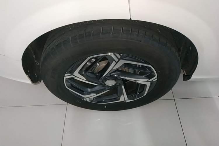 Used Hongqi HS3 2024 1.5T Zhiwei Edition Right Rear Wheel Hub