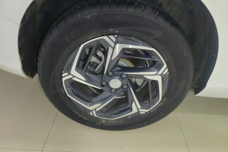 Used Hongqi HS3 2024 1.5T Shanwei Edition Right Rear Wheel Hub