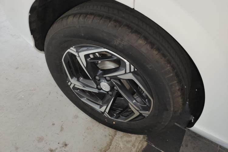 Used Hongqi HS3 2024 1.5T Zhiwei Edition Right Rear Wheel Hub