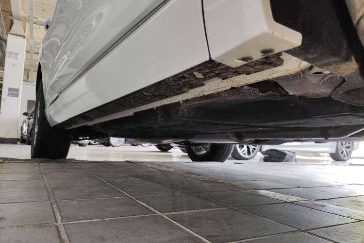 Used Hongqi HS3 2024 1.5T Zhiwei Edition Right Side Sill