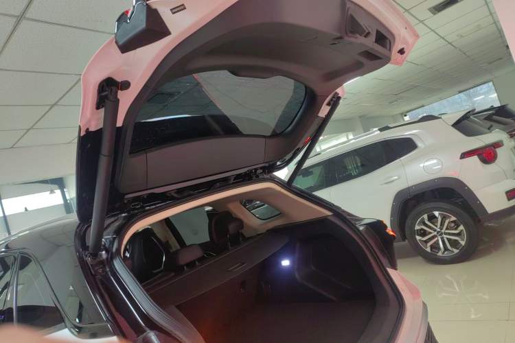 Used Hongqi HS3 2024 1.5T Shanwei Edition Trunk