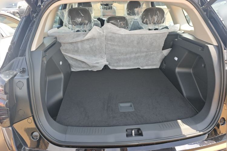 Used Hongqi HS3 2025 Model 1.5T Zhiwei Edition Trunk