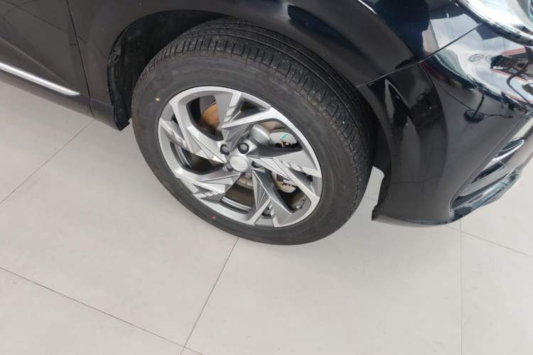 Used Hongqi HS3 PHEV 2024 PHEV 115km Jingwei Edition Right Front Wheel Hub