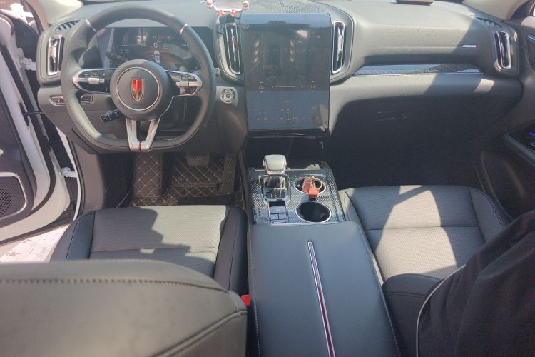Used Hongqi HS3 PHEV 2025 Model PHEV 117km Jingwei PLUS Edition Center Console