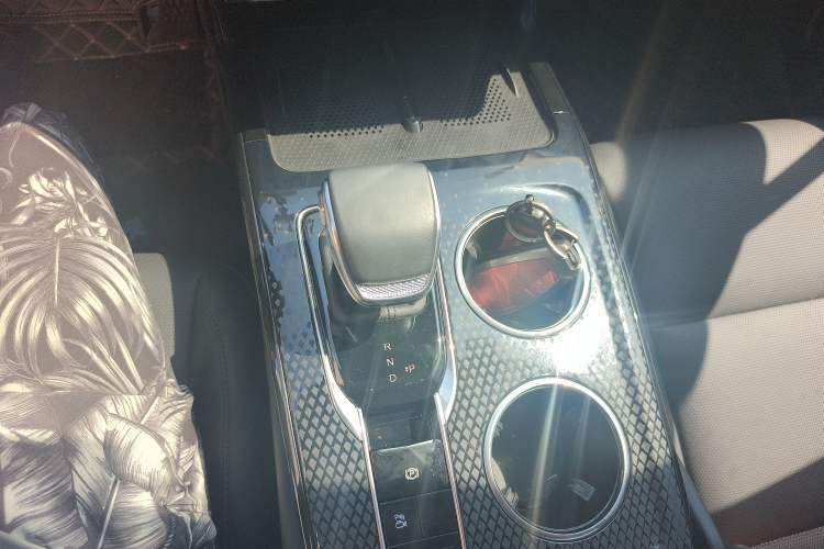 Used Hongqi HS3 PHEV 2025 Model PHEV 117km Jingwei PLUS Edition Gear Lever