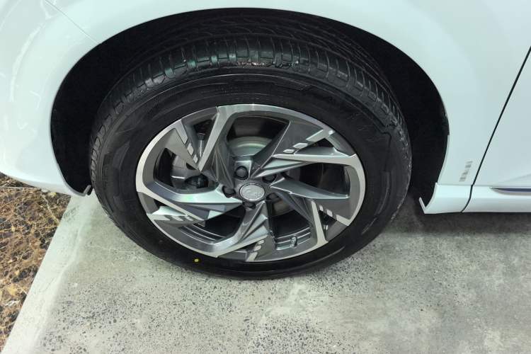 Used Hongqi HS3 PHEV 2024 PHEV 115km Jingwei Edition Left Front Wheel Hub