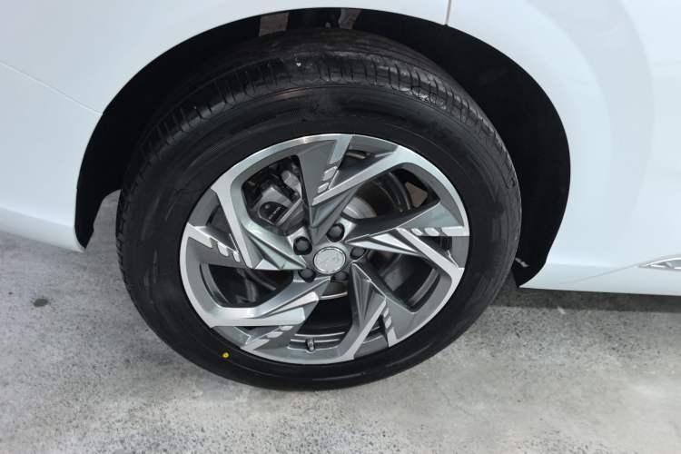 Used Hongqi HS3 PHEV 2024 PHEV 115km Jingwei Edition Right Rear Wheel Hub