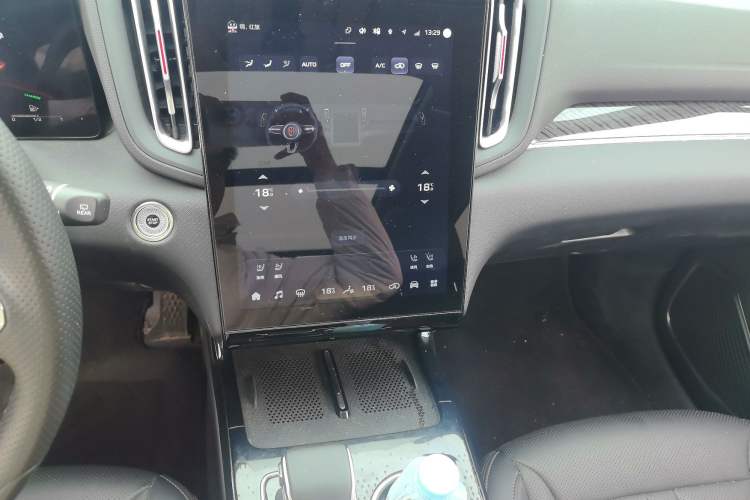 Used Hongqi HS3 PHEV 2024 PHEV 115km Jingwei Edition Audio And AC Panel