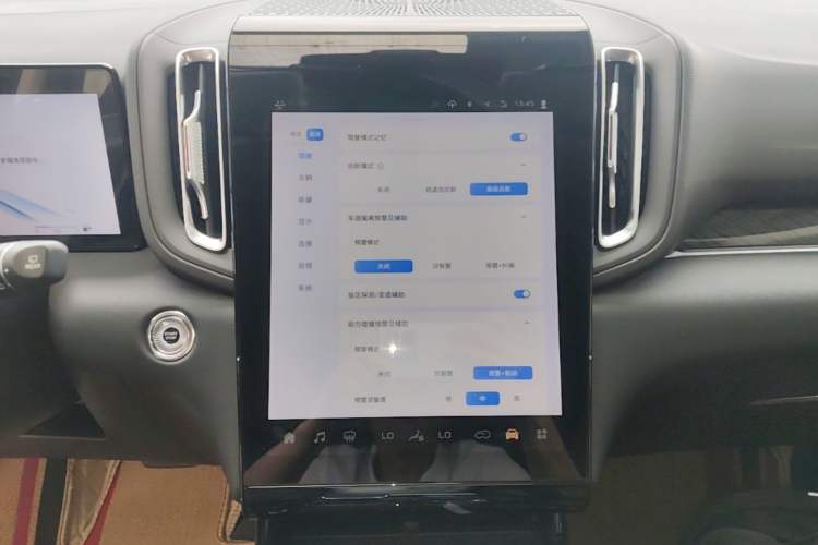 Used Hongqi HS3 PHEV 2024 PHEV 115km Jingwei Edition Audio And AC Panel