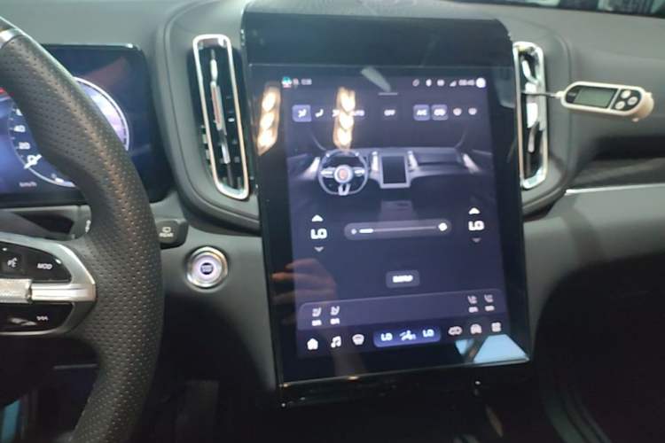 Used Hongqi HS3 PHEV 2024 PHEV 115km Jingwei Edition Audio And AC Panel