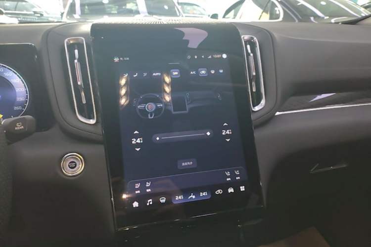 Used Hongqi HS3 PHEV 2024 PHEV 115km Jingwei Edition Audio And AC Panel