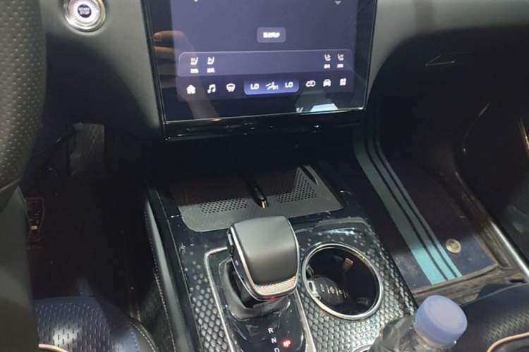 Used Hongqi HS3 PHEV 2024 PHEV 115km Jingwei Edition Gear Lever