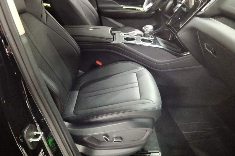 Used Hongqi HS3 PHEV 2024 PHEV 115km Jingwei Edition Interior 2
