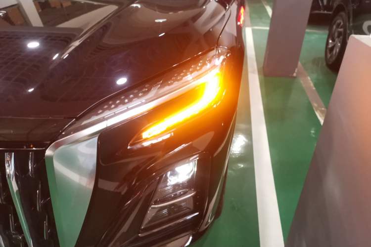 Used Hongqi HS3 PHEV 2024 PHEV 115km Jingwei Edition Left Front Headlight