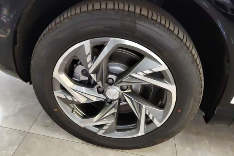 Used Hongqi HS3 PHEV 2024 PHEV 115km Jingwei Edition Left Front Wheel Hub