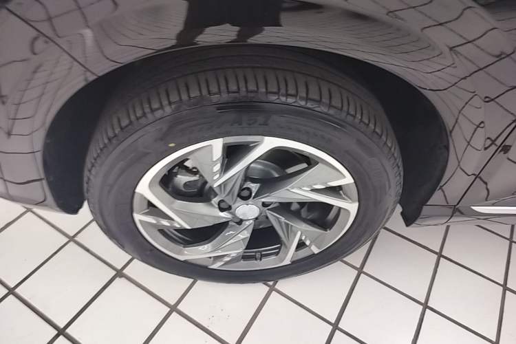 Used Hongqi HS3 PHEV 2024 PHEV 115km Jingwei Edition Left Front Wheel Hub