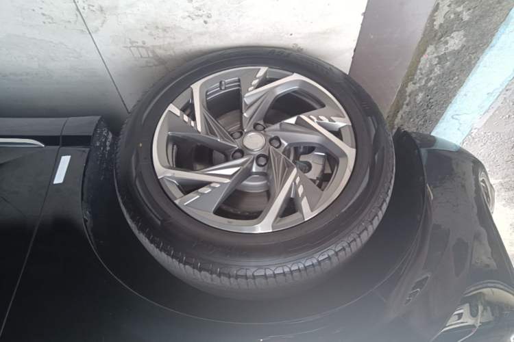Used Hongqi HS3 PHEV 2024 PHEV 115km Jingwei Edition Left Front Wheel Hub