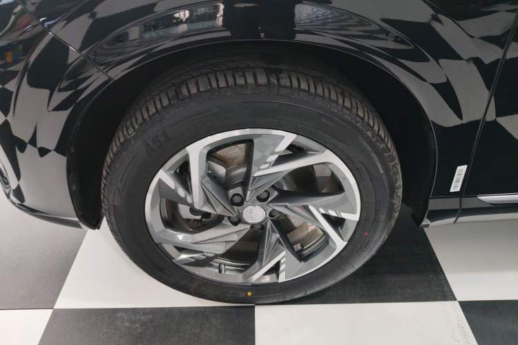 Used Hongqi HS3 PHEV 2024 PHEV 115km Jingwei Edition Left Front Wheel Hub