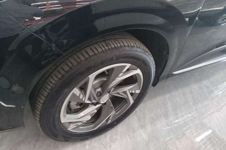 Used Hongqi HS3 PHEV 2024 PHEV 115km Jingwei Edition Left Front Wheel Hub