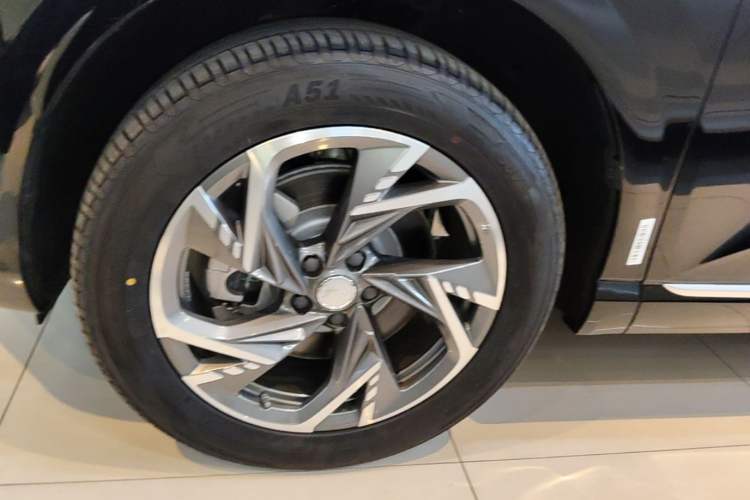 Used Hongqi HS3 PHEV 2024 PHEV 115km Jingwei Edition Left Front Wheel Hub
