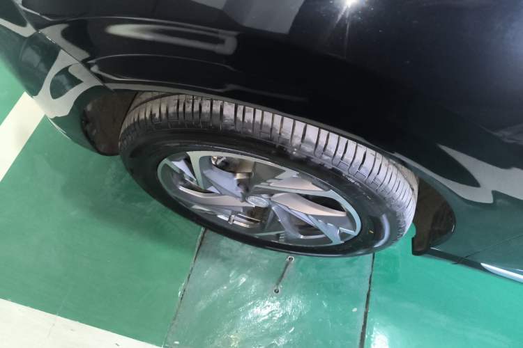 Used Hongqi HS3 PHEV 2024 PHEV 115km Jingwei Edition Left Front Wheel Hub