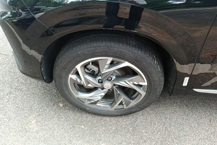 Used Hongqi HS3 PHEV 2024 PHEV 115km Jingwei Edition Left Front Wheel Hub