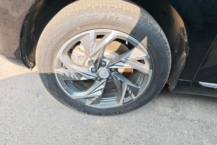 Used Hongqi HS3 PHEV 2024 PHEV 115km Jingwei Edition Left Front Wheel Hub