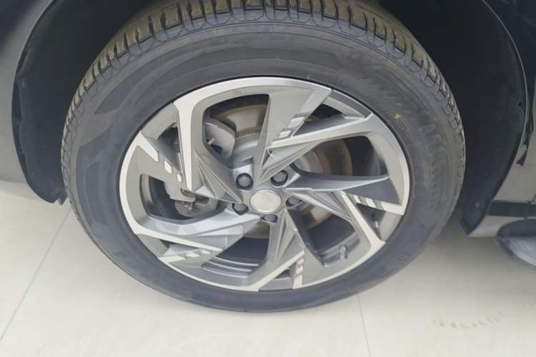 Used Hongqi HS3 PHEV 2024 PHEV 115km Jingwei Edition Left Front Wheel Hub