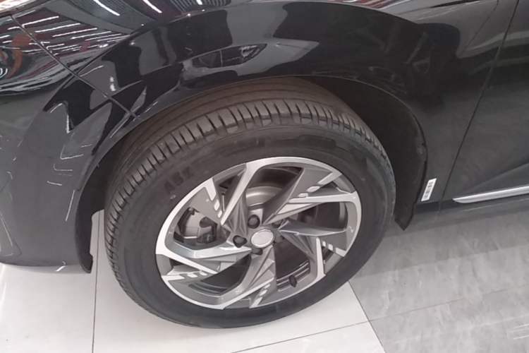 Used Hongqi HS3 PHEV 2024 PHEV 115km Jingwei Edition Left Front Wheel Hub
