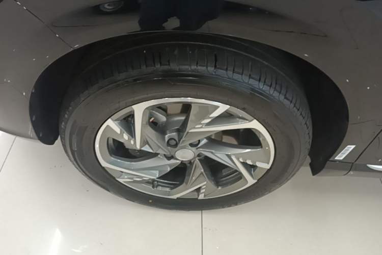 Used Hongqi HS3 PHEV 2024 PHEV 115km Jingwei Edition Left Front Wheel Hub
