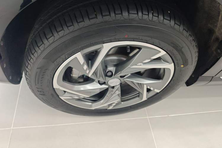 Used Hongqi HS3 PHEV 2024 PHEV 115km Jingwei Edition Left Front Wheel Hub