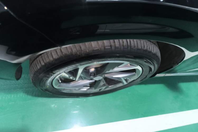 Used Hongqi HS3 PHEV 2024 PHEV 115km Jingwei Edition Left Front Wheel Hub